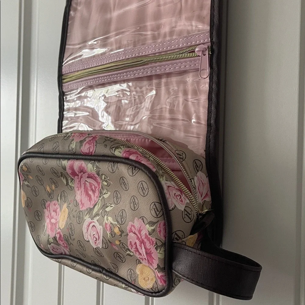 Adrienne Vittadini Studio Floral Logo Hanging Travel Case‎ Cosmetic Bag